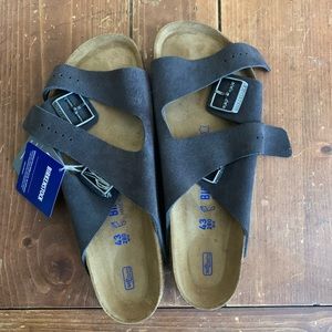 NWT Birkenstock Arizonas in Velvet Grey